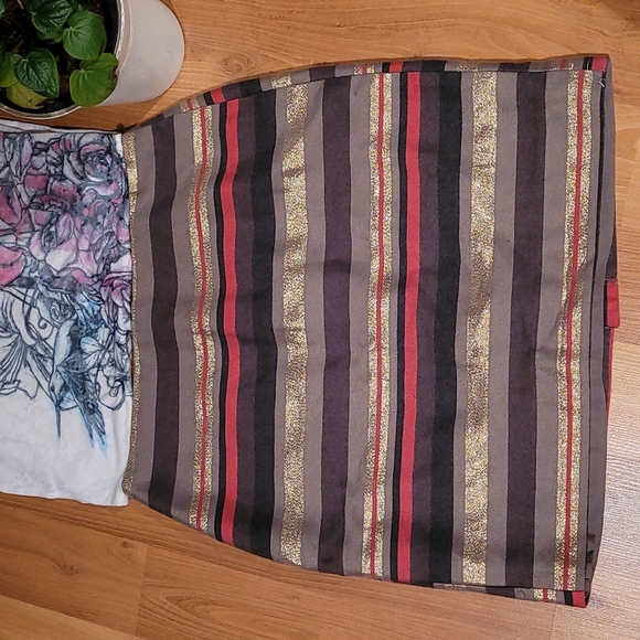 Banana Republic /Above the knee mini skirt - Picture 2 of 4